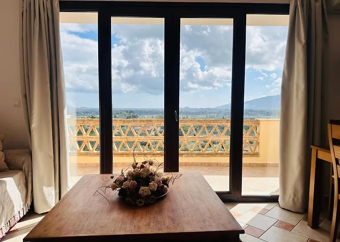 Lugrezia Sea View Méson Yerakaríon